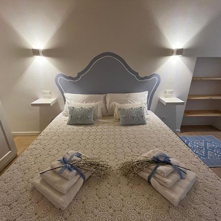 La Piccola Casa Al Lago - Intera Casa Con 3 Camere E 2 Box سالو المظهر الخارجي الصورة