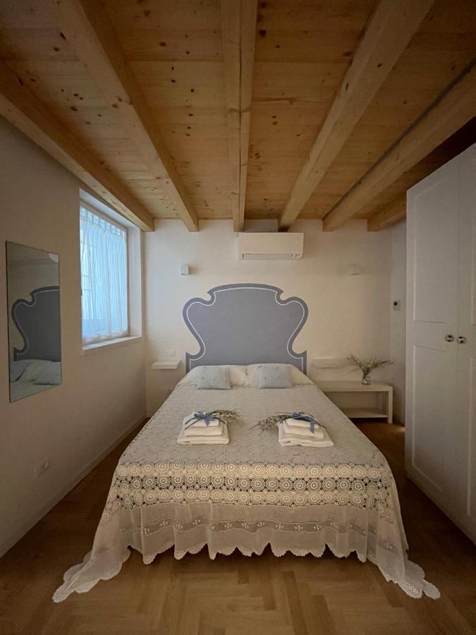 La Piccola Casa Al Lago - Intera Casa Con 3 Camere E 2 Box سالو المظهر الخارجي الصورة