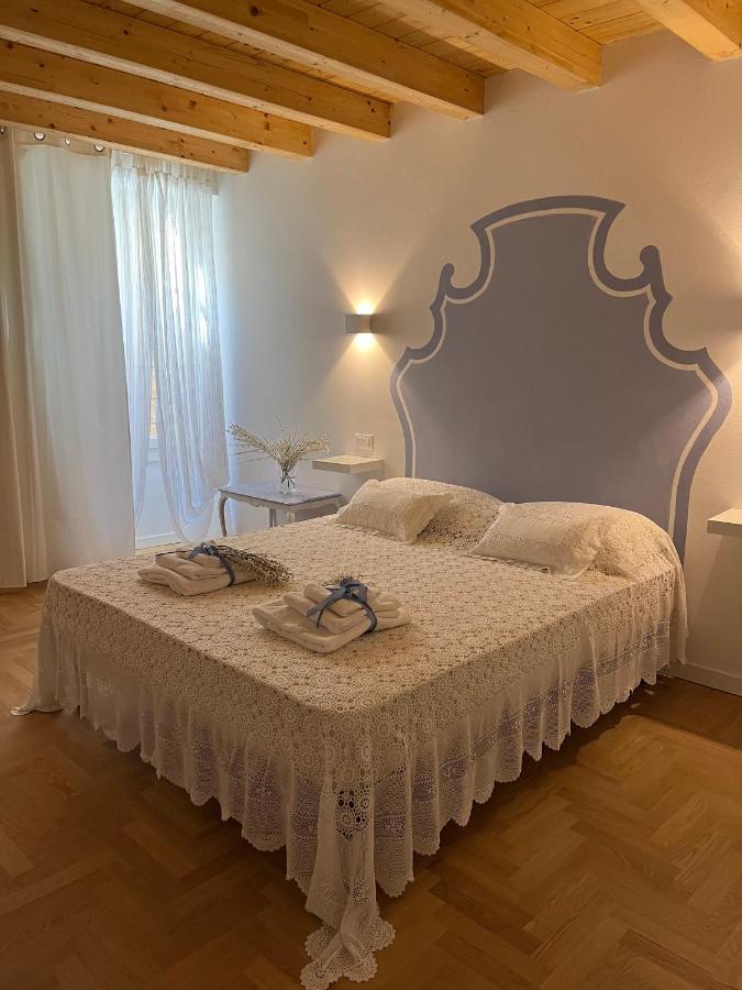 La Piccola Casa Al Lago - Intera Casa Con 3 Camere E 2 Box سالو المظهر الخارجي الصورة