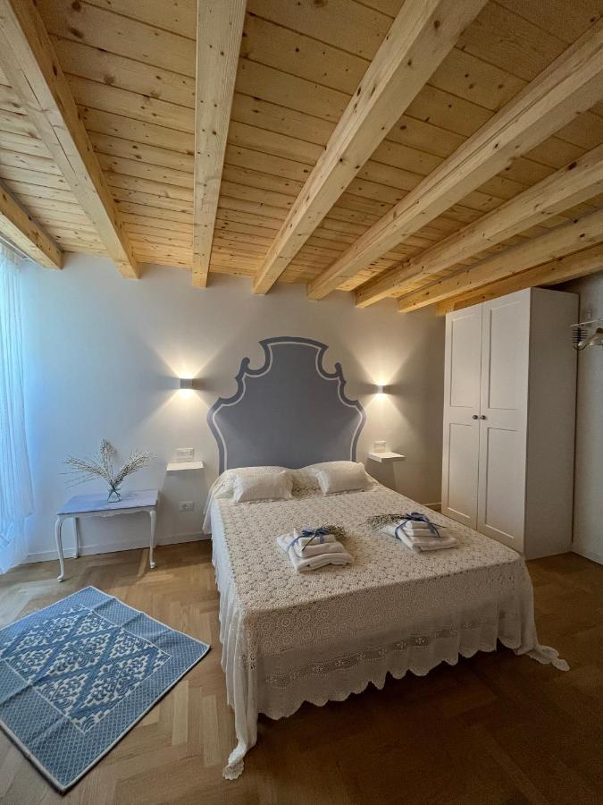 La Piccola Casa Al Lago - Intera Casa Con 3 Camere E 2 Box سالو المظهر الخارجي الصورة