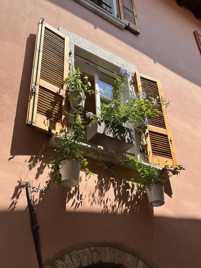 La Piccola Casa Al Lago - Intera Casa Con 3 Camere E 2 Box سالو المظهر الخارجي الصورة