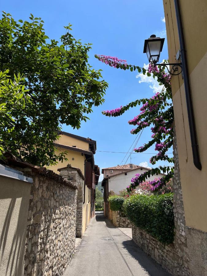 La Piccola Casa Al Lago - Intera Casa Con 3 Camere E 2 Box سالو المظهر الخارجي الصورة