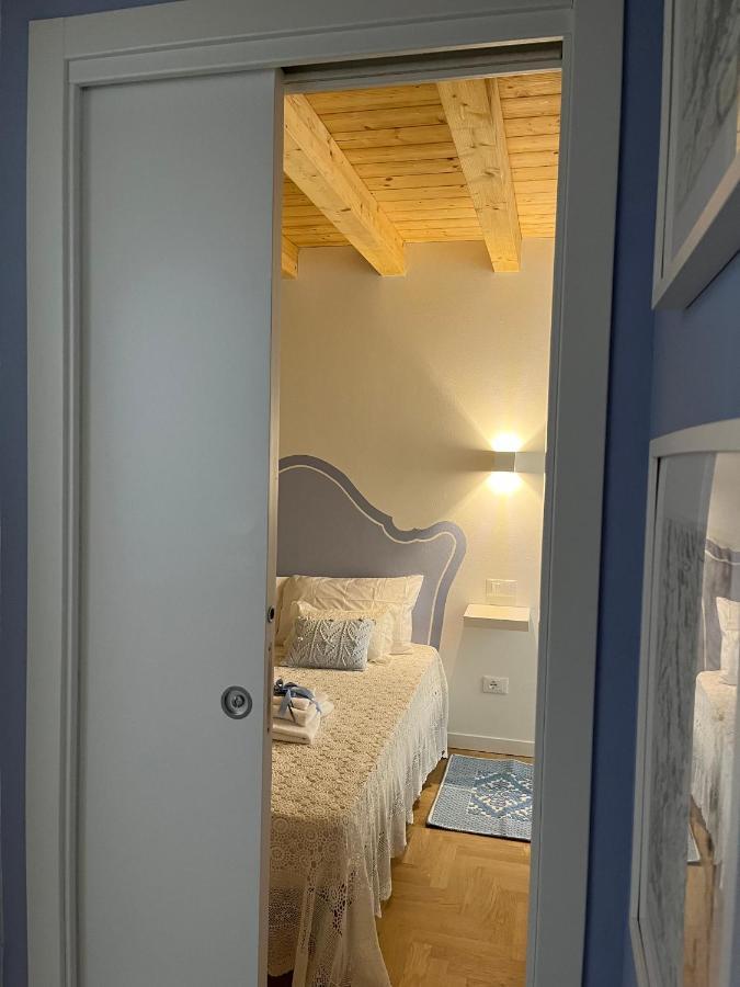 La Piccola Casa Al Lago - Intera Casa Con 3 Camere E 2 Box سالو المظهر الخارجي الصورة