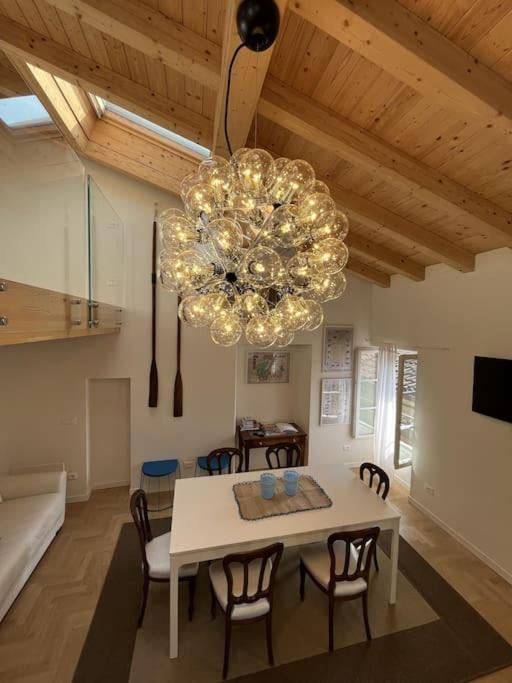 La Piccola Casa Al Lago - Intera Casa Con 3 Camere E 2 Box سالو المظهر الخارجي الصورة