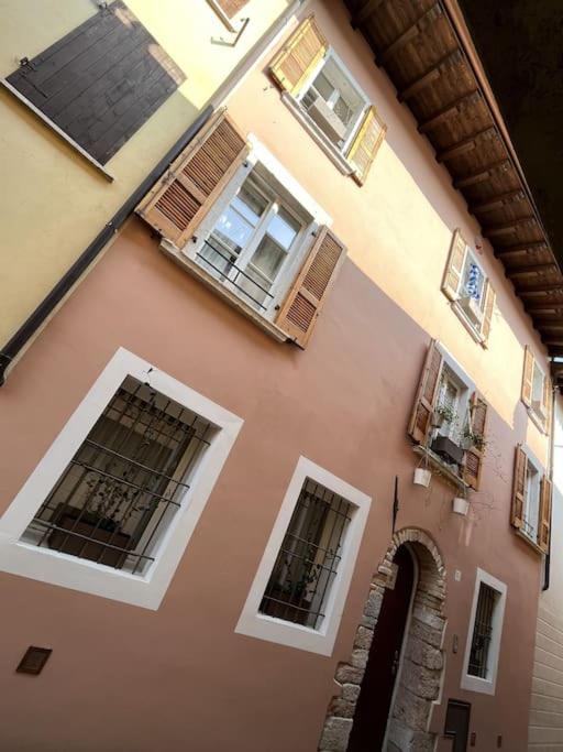 La Piccola Casa Al Lago - Intera Casa Con 3 Camere E 2 Box سالو المظهر الخارجي الصورة