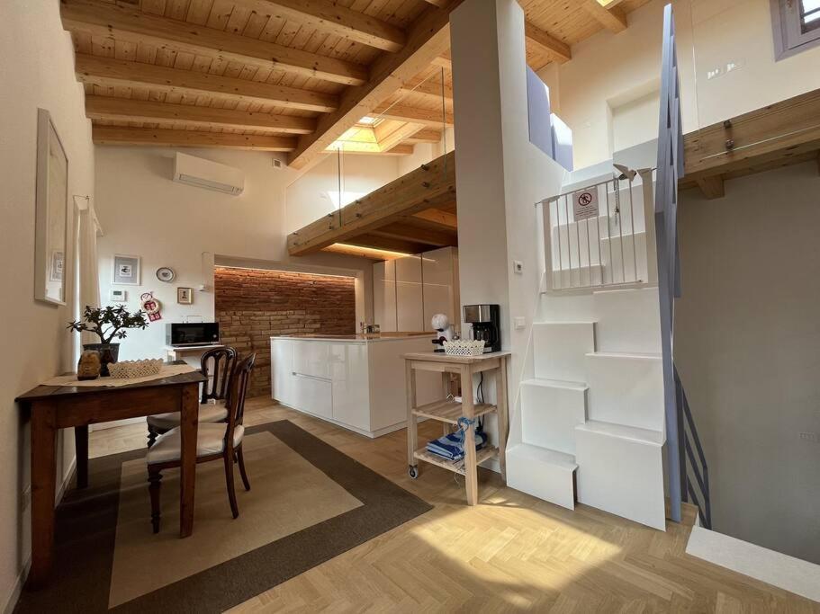 La Piccola Casa Al Lago - Intera Casa Con 3 Camere E 2 Box سالو المظهر الخارجي الصورة