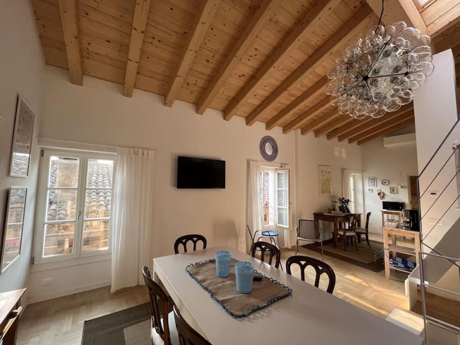 La Piccola Casa Al Lago - Intera Casa Con 3 Camere E 2 Box سالو المظهر الخارجي الصورة
