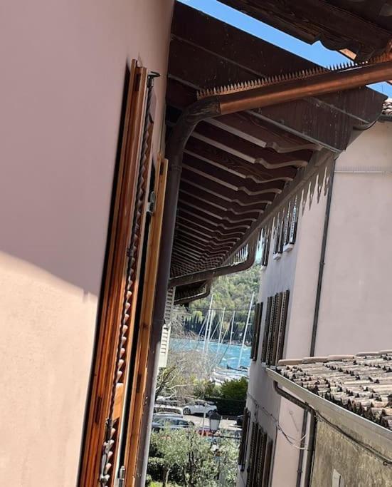La Piccola Casa Al Lago - Intera Casa Con 3 Camere E 2 Box سالو المظهر الخارجي الصورة