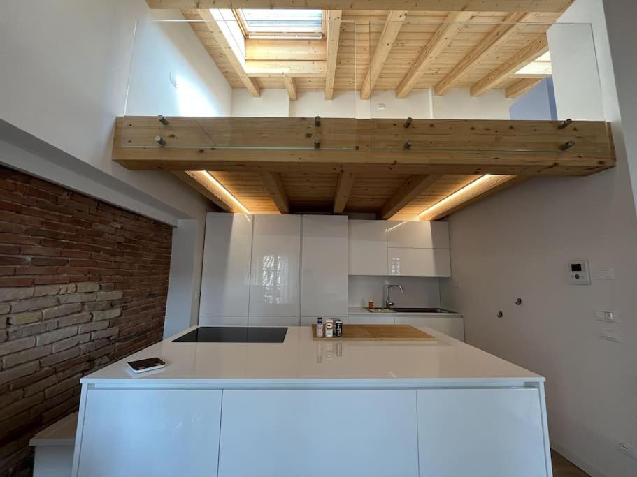 La Piccola Casa Al Lago - Intera Casa Con 3 Camere E 2 Box سالو المظهر الخارجي الصورة