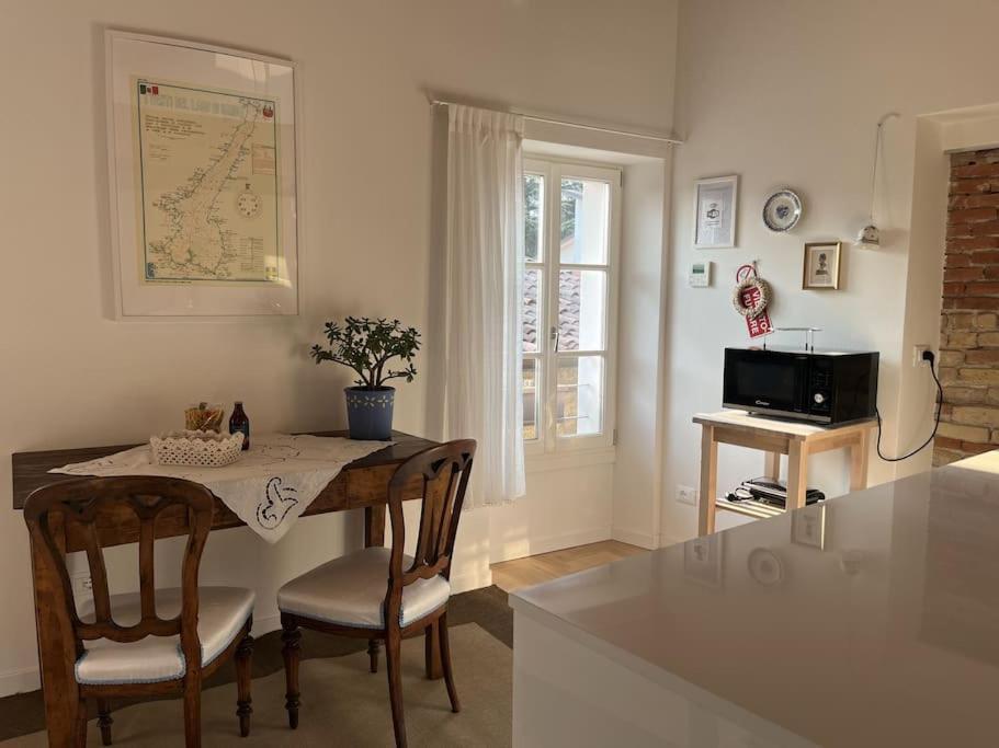La Piccola Casa Al Lago - Intera Casa Con 3 Camere E 2 Box سالو المظهر الخارجي الصورة