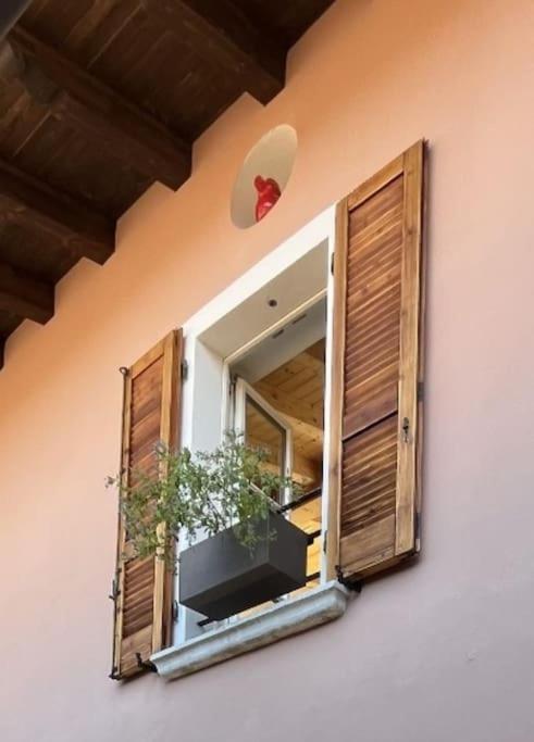 La Piccola Casa Al Lago - Intera Casa Con 3 Camere E 2 Box سالو المظهر الخارجي الصورة