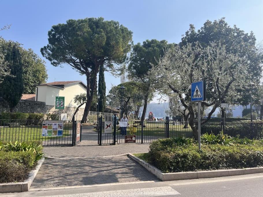 La Piccola Casa Al Lago - Intera Casa Con 3 Camere E 2 Box سالو المظهر الخارجي الصورة
