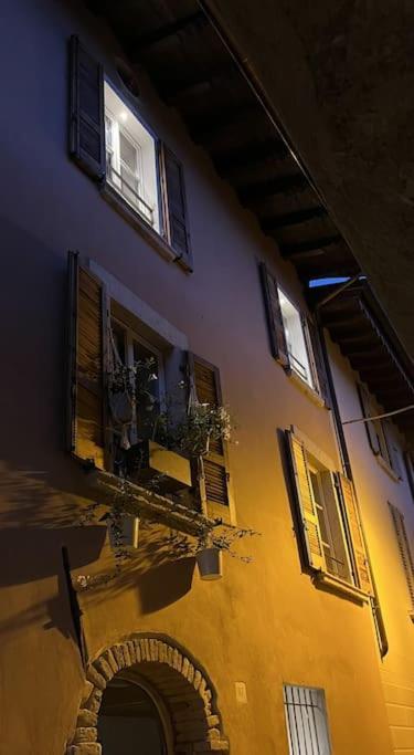 La Piccola Casa Al Lago - Intera Casa Con 3 Camere E 2 Box سالو المظهر الخارجي الصورة