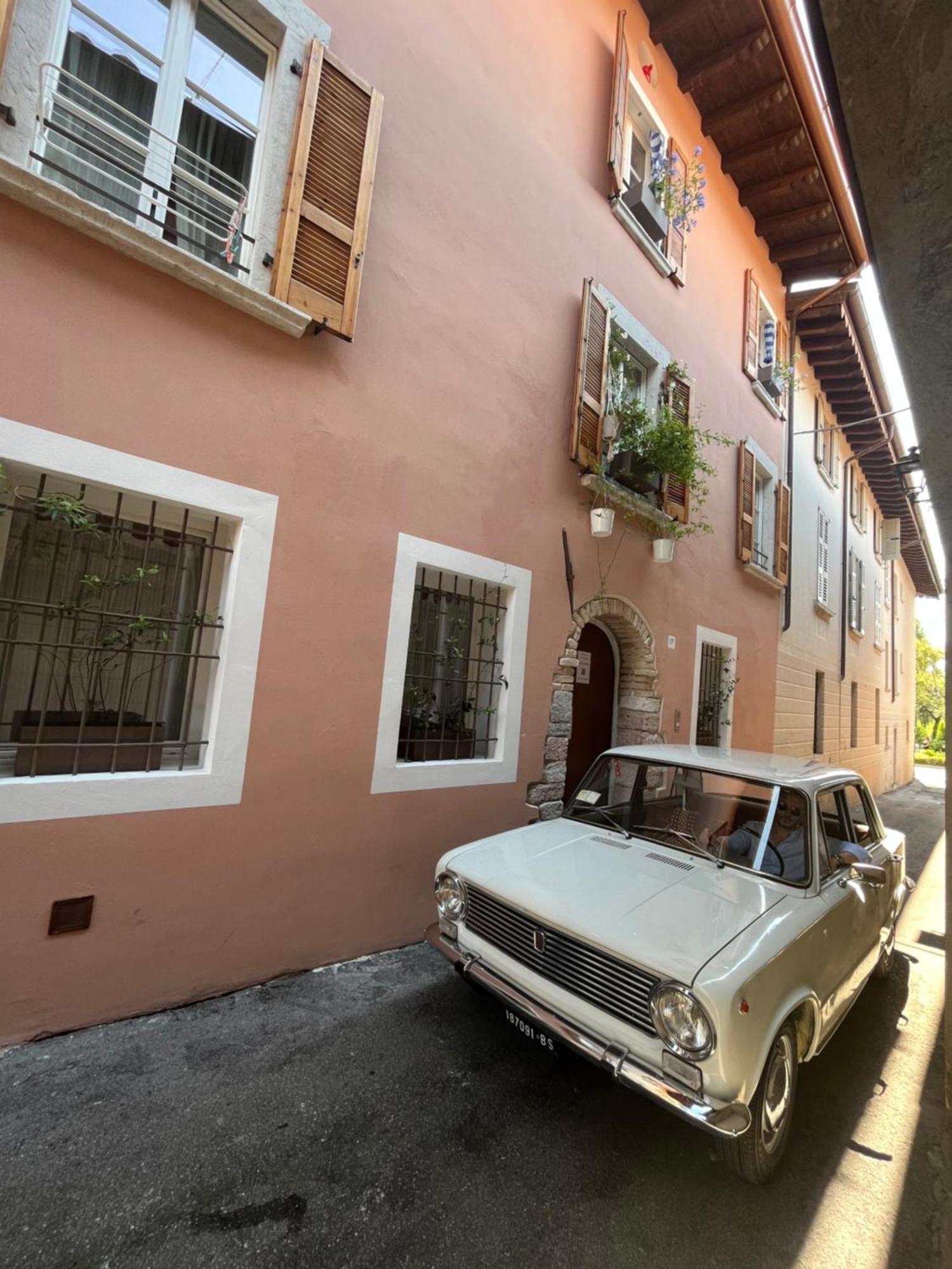 La Piccola Casa Al Lago - Intera Casa Con 3 Camere E 2 Box سالو المظهر الخارجي الصورة